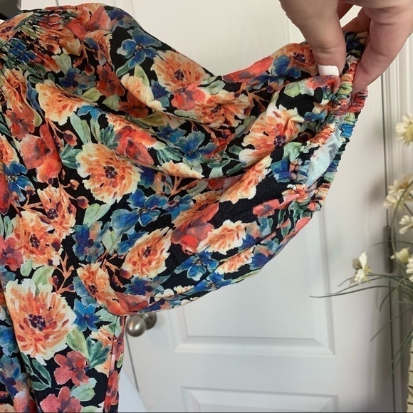 One of a kind! Olivaceous Puffy Sleeve Floral Romper - Picture 8 of 13